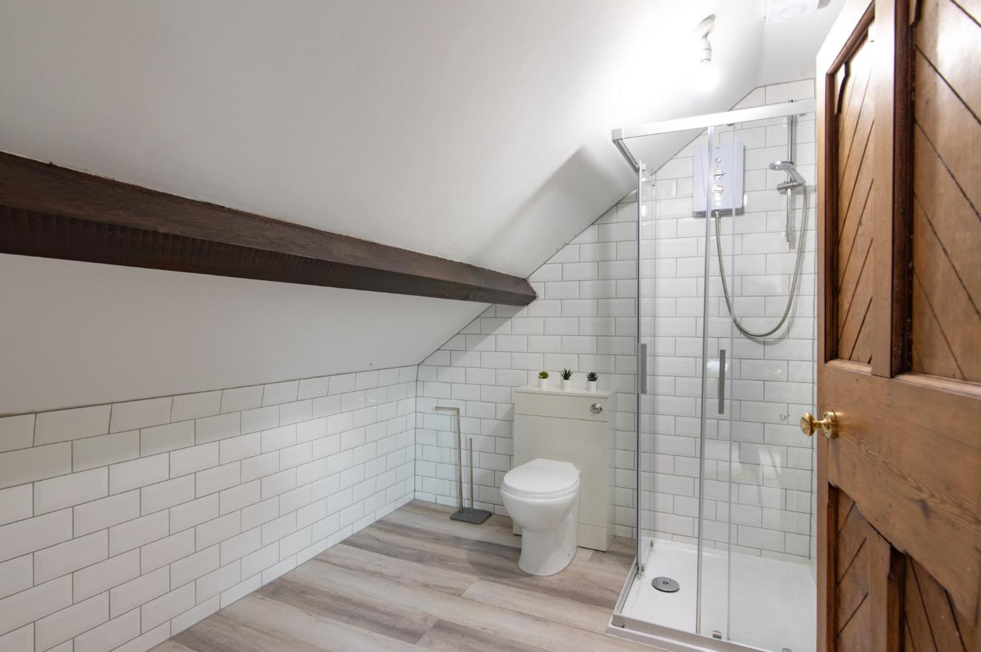 Madison House - Converted Church 5 Bed Pontypool Extérieur photo