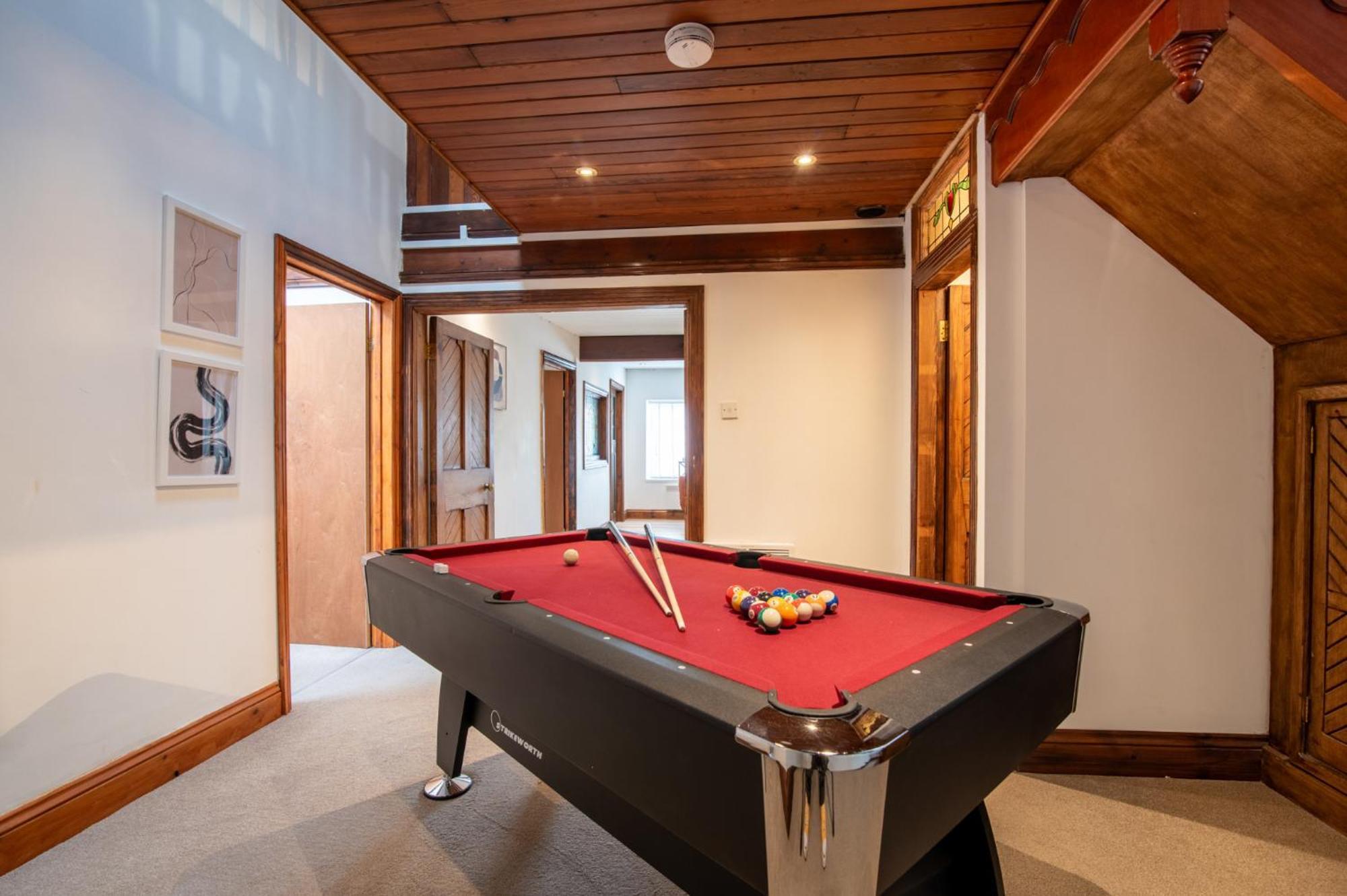 Madison House - Converted Church 5 Bed Pontypool Extérieur photo