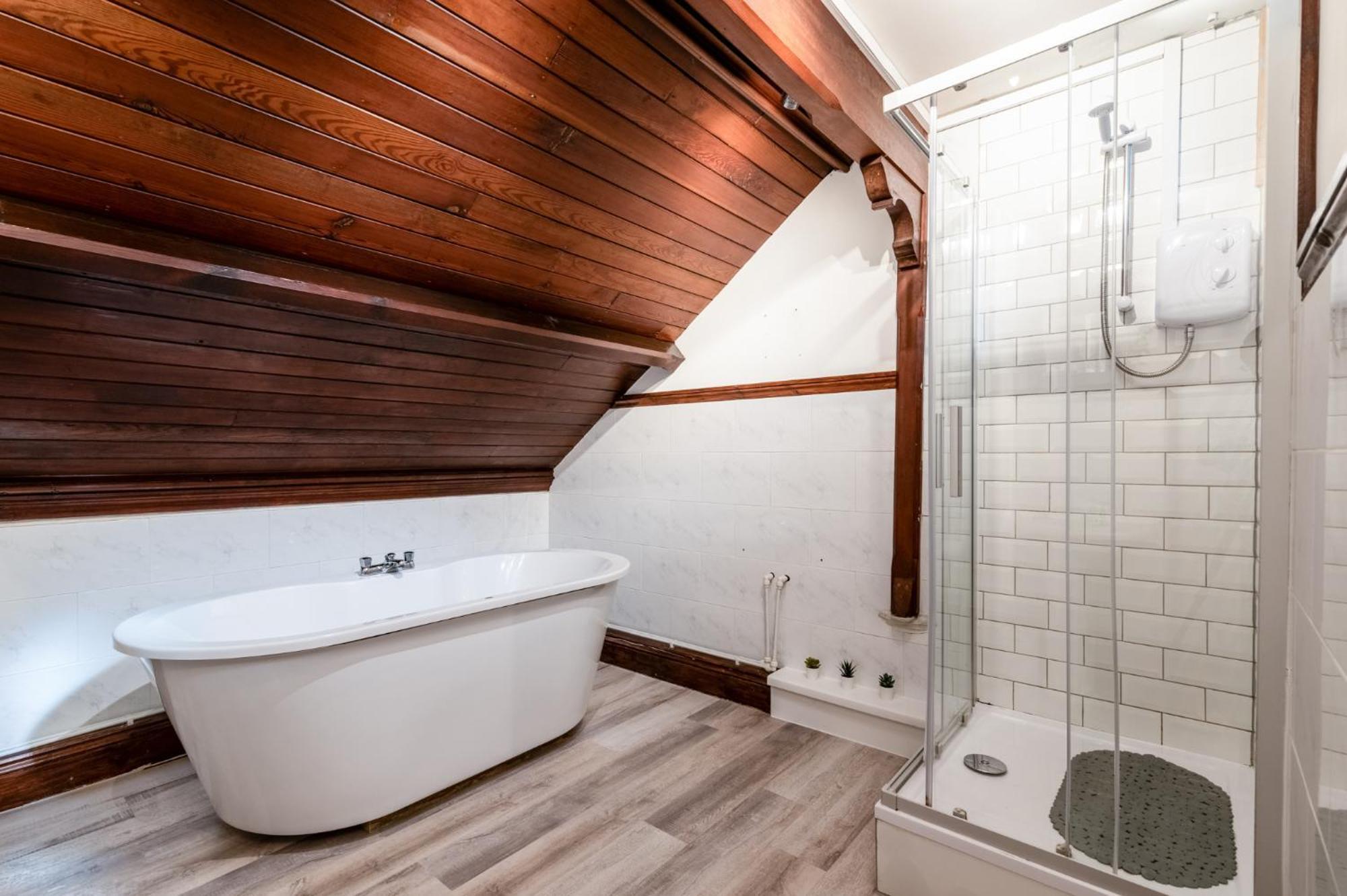 Madison House - Converted Church 5 Bed Pontypool Extérieur photo